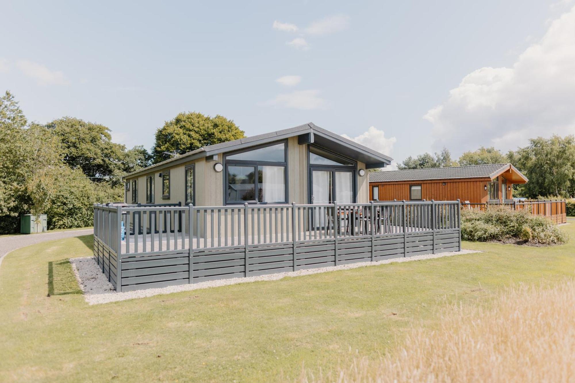 Linwater Caravan Park - Luxury Lodges And Static Caravans Near Edinburgh Newbridge  Exterior foto
