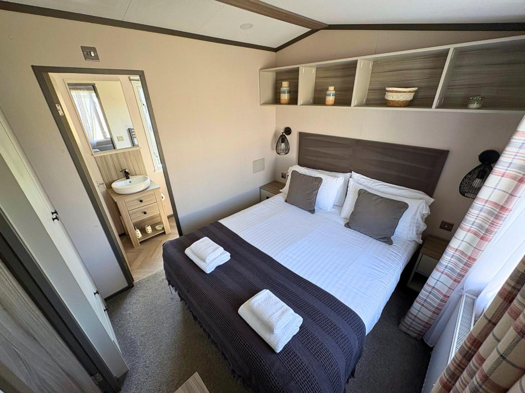Linwater Caravan Park - Luxury Lodges And Static Caravans Near Edinburgh Newbridge  Exterior foto